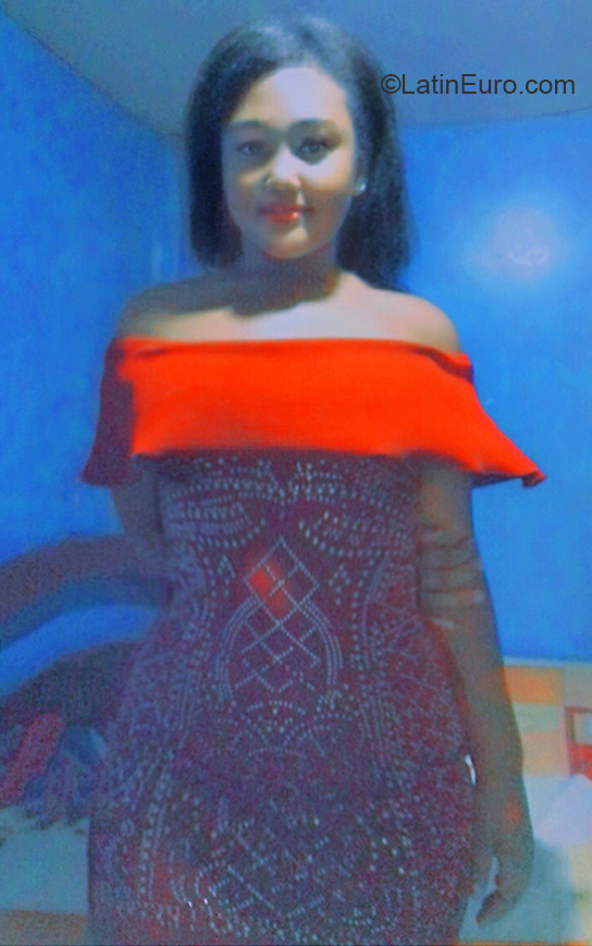 Date this nice looking Ecuador girl Camila from Propicia EC387