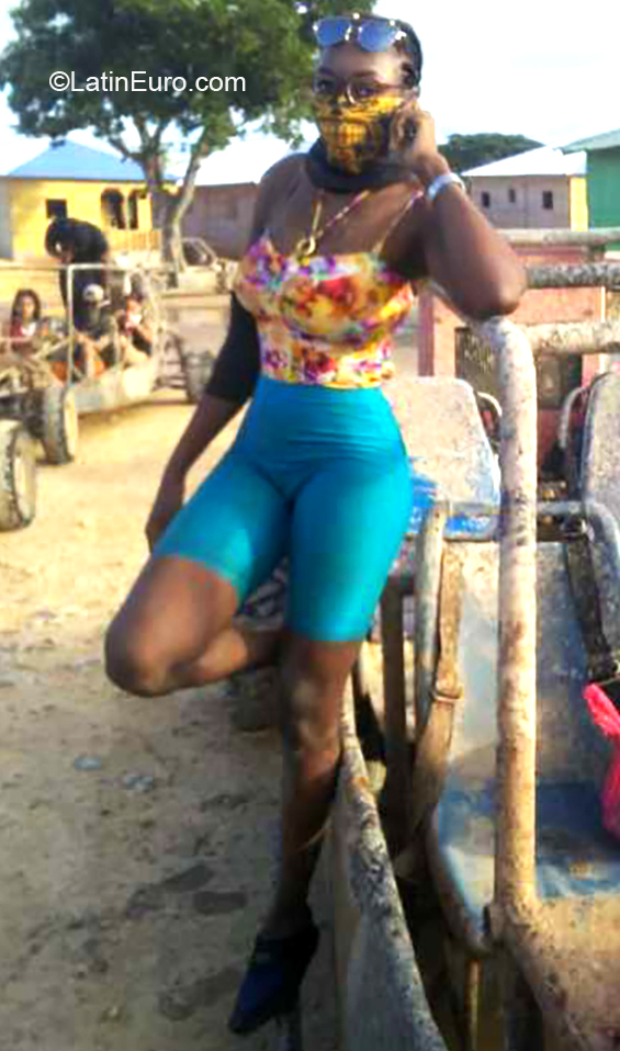 Date this athletic Dominican Republic girl Elisa from Santo Domingo DO36631