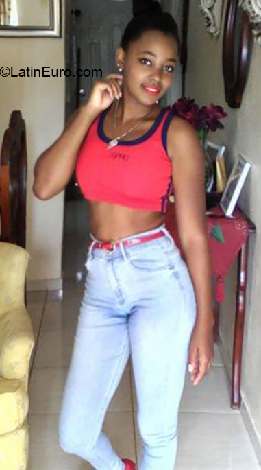Date this foxy Dominican Republic girl Mariela from Santo Domingo DO36641