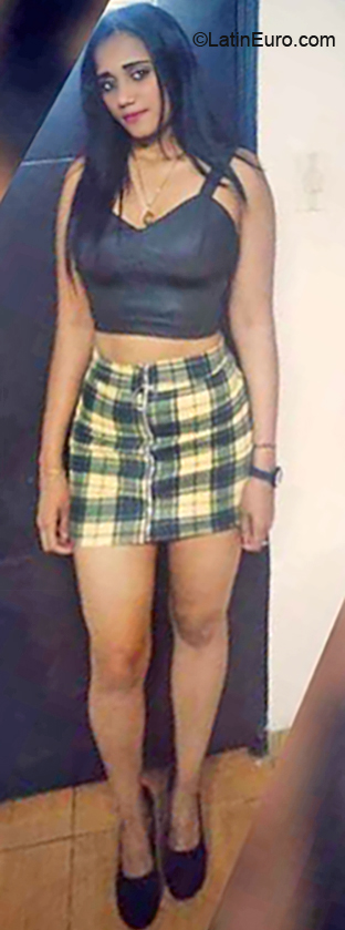 Date this beautiful Colombia girl Luciana from Bogota CO27099