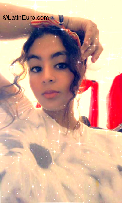 Date this voluptuous Dominican Republic girl Johanna from La Vega DO36688