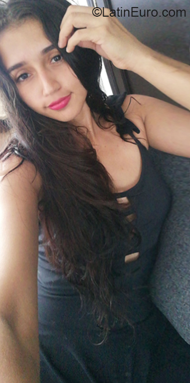 Date this happy Colombia girl Marcela from Cucuta CO26327