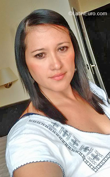 Date this fun Colombia girl Alejandra from Medellín CO26333