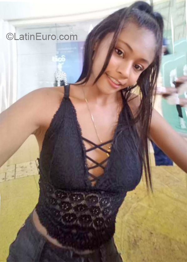 Date this fun Colombia girl Yessica from Cartagena CO26336