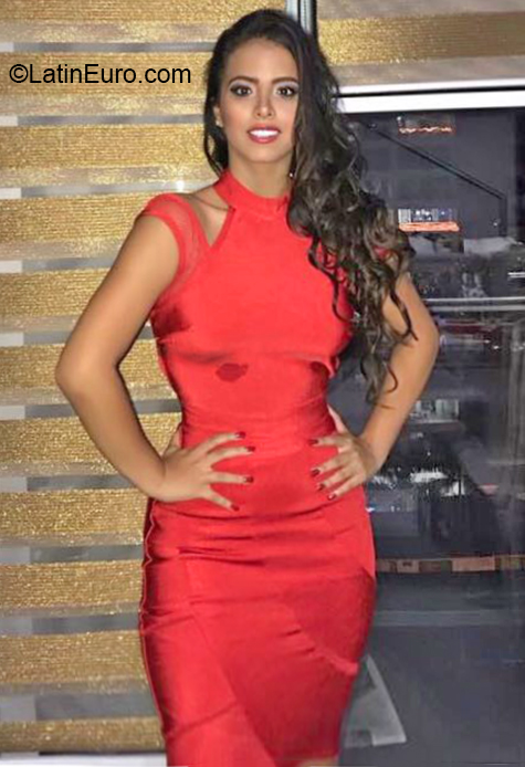 Date this sultry Colombia girl Tati from Medellin CO26343