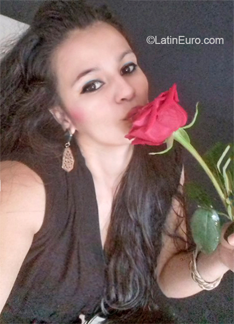 Date this cute Ecuador girl Hanna from Guayaquil EC391