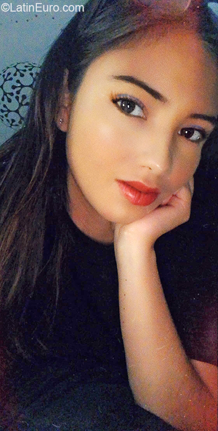 Date this attractive Mexico girl Paulina from Villagran MX1724