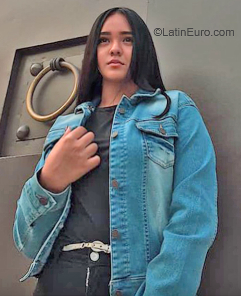 Date this good-looking Mexico girl Aylin from Mexicali MX1725