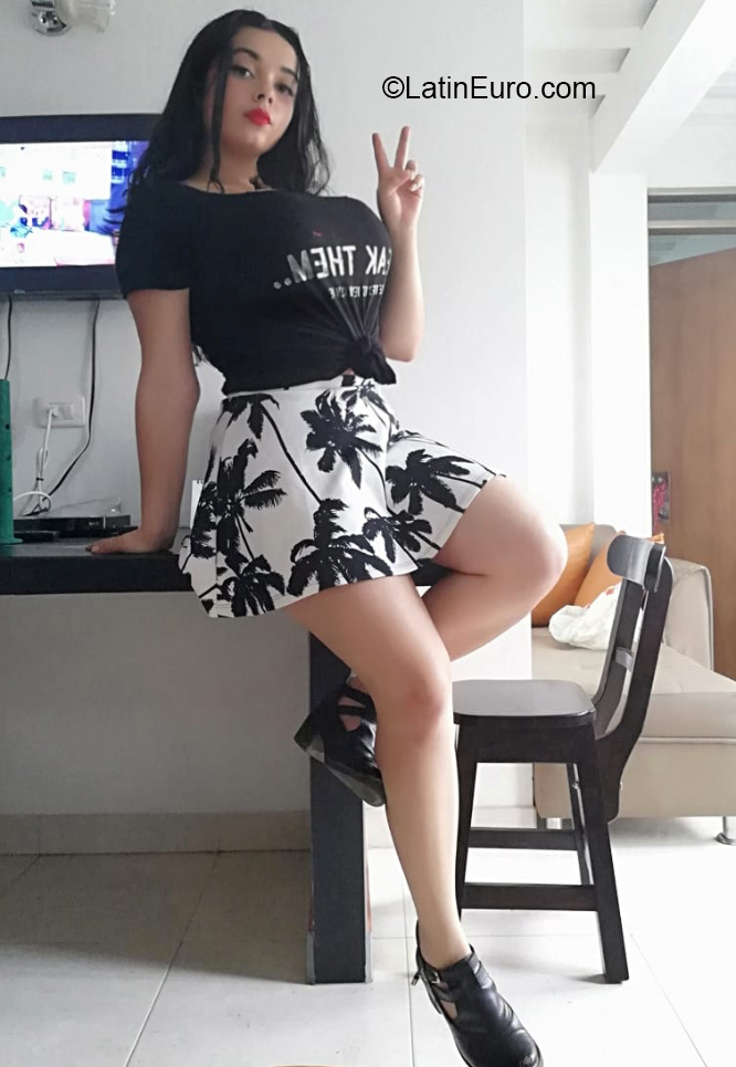 Date this cute Colombia girl Karoll from Bogota CO26377