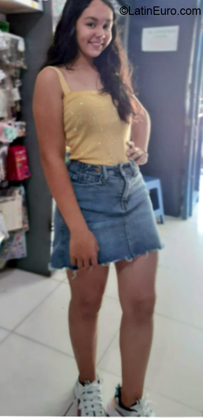 Date this lovely Colombia girl Daniela from Bogota CO26380