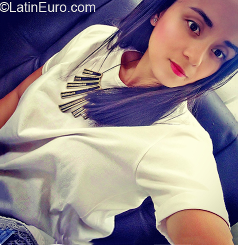 Date this sultry Colombia girl Vanessa from Manizales CO26404