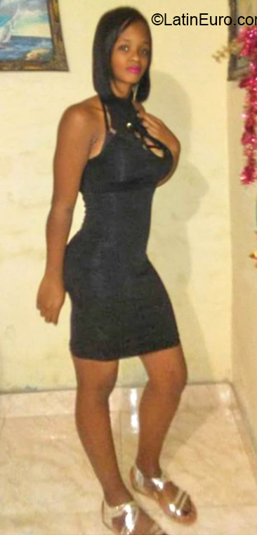 Date this happy Dominican Republic girl Yuleisi from Santo Domingo DO36802