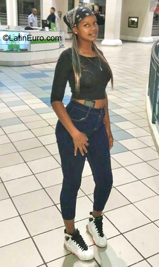 Date this cute Dominican Republic girl Claudia from Santo Domingo DO36807
