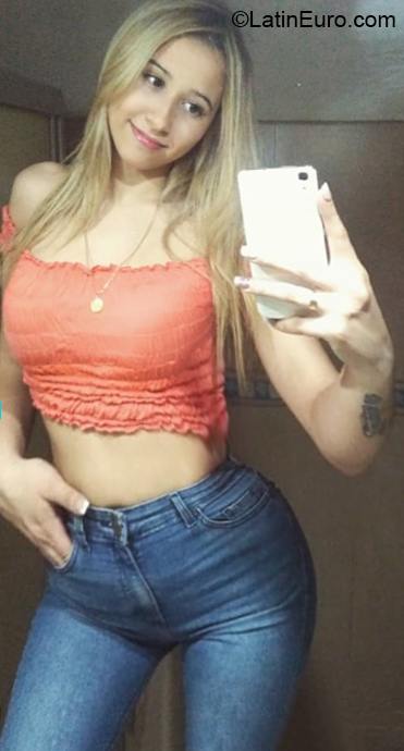 Date this passionate Argentina girl Yenin from Buenos Aires AR288