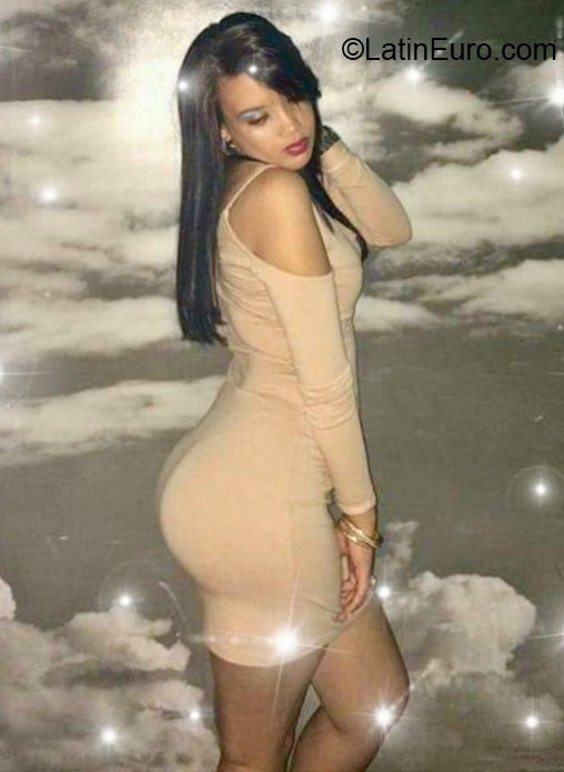 Date this hot Dominican Republic girl Betty from Santo Domingo DO38574