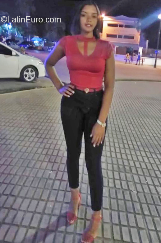 Date this funny Dominican Republic girl Nicaury valenzu from San Juan De La Maguana DO36865
