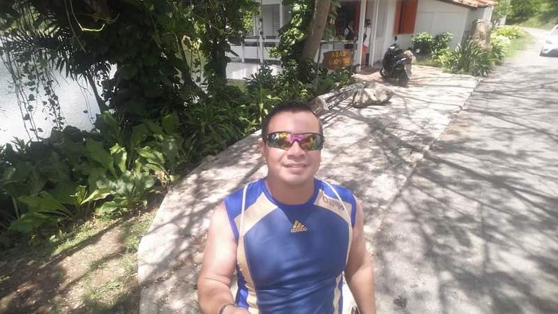 Date this nice looking Bolivia man Ald from Santa Cruz BO57