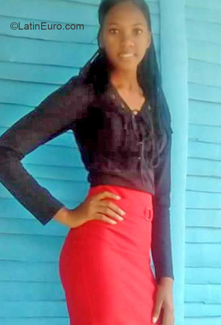 Date this passionate Dominican Republic girl Yoelina from Monte Plata DO36872