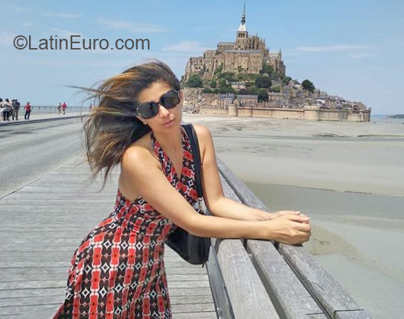 Date this delightful France girl Cristina from Paris FR297