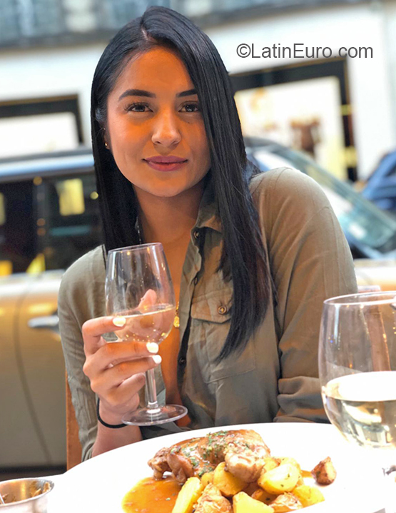 Date this happy Colombia girl Natalia from Medellin CO26452
