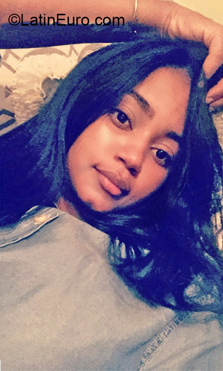 Date this charming Dominican Republic girl Thalia from Santo Domingo DO36888