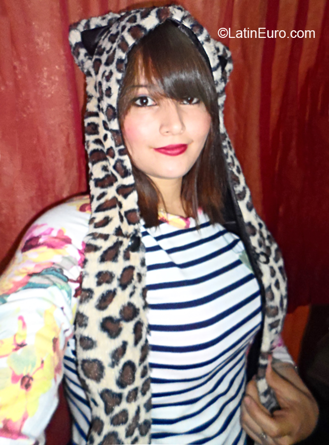Date this nice looking El Salvador girl Monika from San Salvador SV104