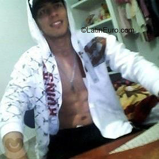 Date this pretty Venezuela man Jose from Caracas VE2862
