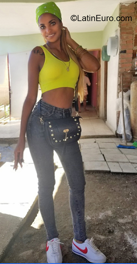 Date this young Cuba girl Arlenyis from Camaguey CU638