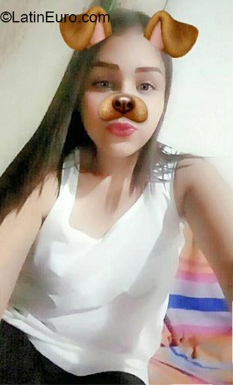 Date this georgeous Venezuela girl Daniella from Porlamar VE2865