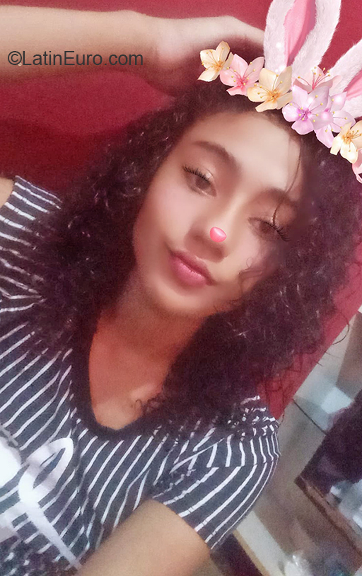 Date this nice looking Brazil girl Yasmin from Sao Paulo BR11003