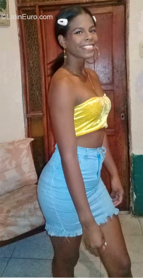 Date this nice looking Venezuela girl Ixhel from Barquisimeto VE2868