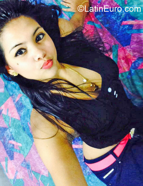 Date this pretty Dominican Republic girl Darlenis from Santiago DO36929