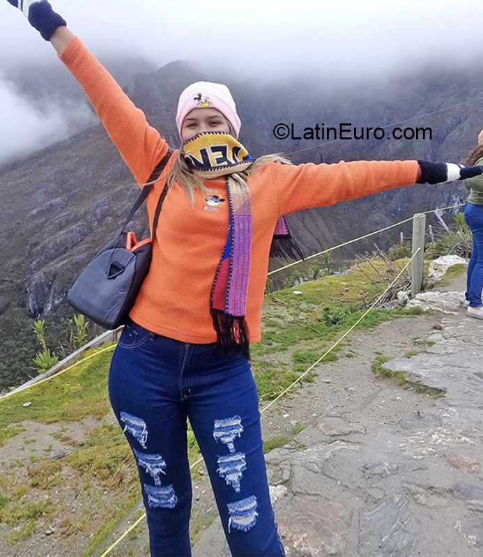 Date this pretty Venezuela girl Andrea from Cabimas VE2874