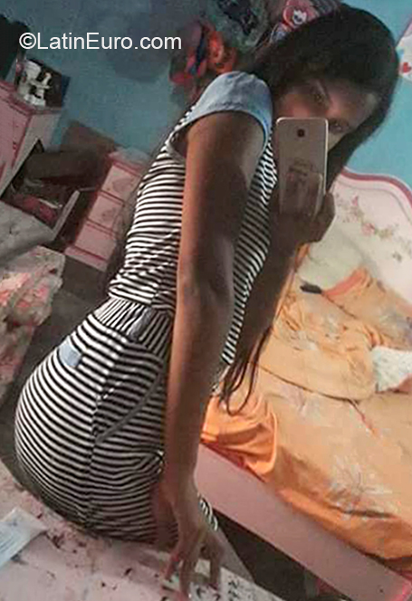 Date this delightful Venezuela girl Estefania from Caracas VE2881