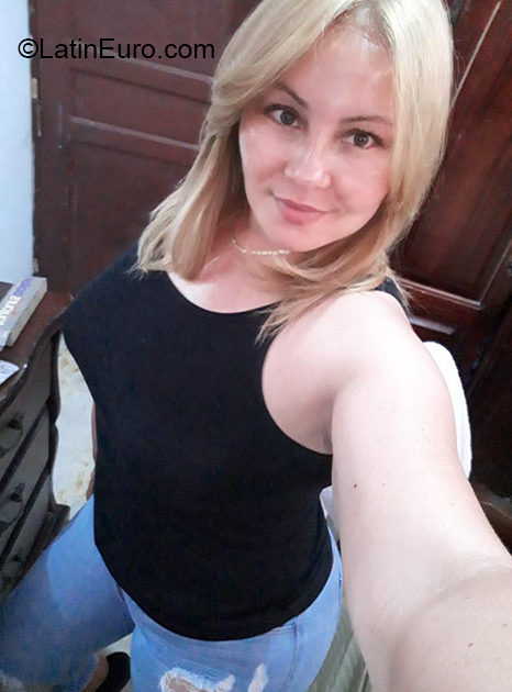 Date this attractive Dominican Republic girl Evelyn from Santiago DO36974