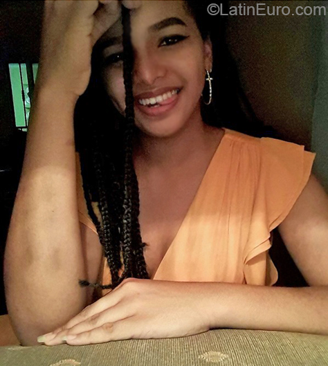 Date this nice looking Dominican Republic girl Ashley from San Francisco de Macoris DO36982