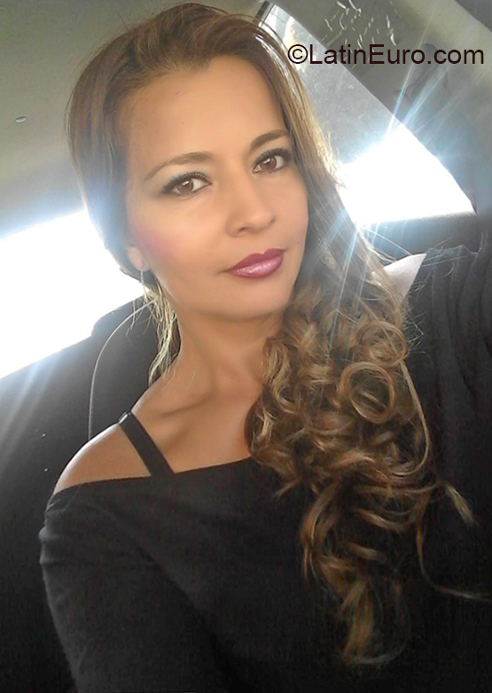 Date this foxy Colombia girl Andrea from Bogota CO26511