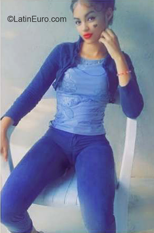 Date this funny Dominican Republic girl Darlenis from La Vega DO36984
