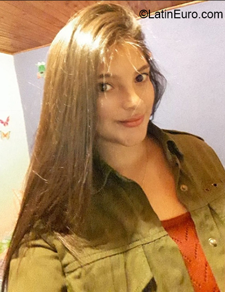 Date this athletic Colombia girl Yessenia from Medellin CO26513