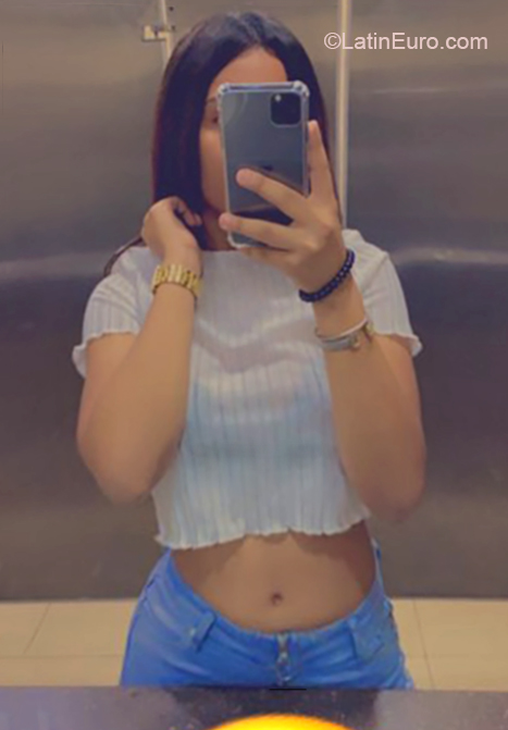 Date this lovely Dominican Republic girl Mary from Santo Domingo DO36998