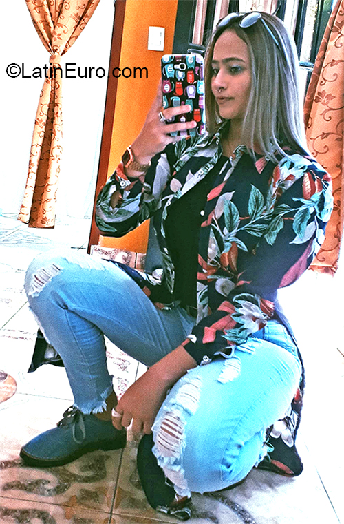 Date this athletic Colombia girl Leidy from Ibaque CO26519