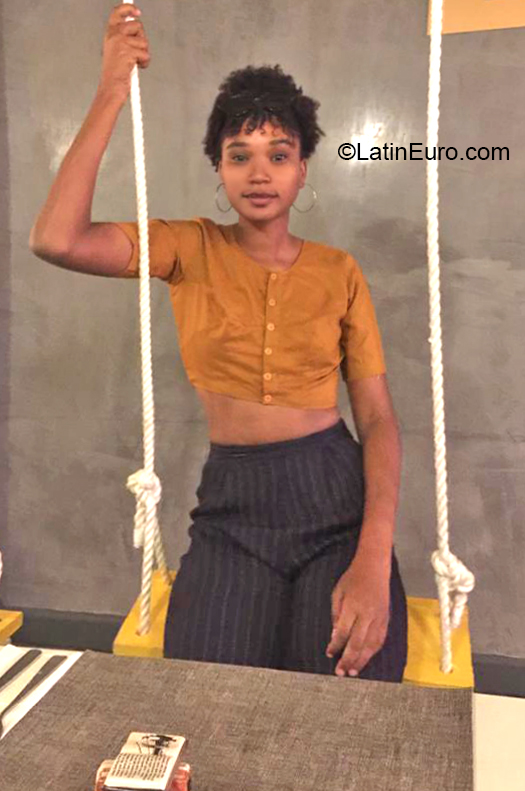 Date this young Dominican Republic girl Leidi from Santo Domingo DO37018
