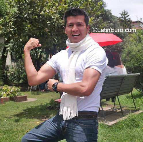Date this charming Colombia man Manu from Bogota CO26530