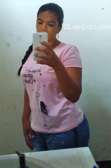 Date this voluptuous Colombia girl Carolina from Puerto Boyaca CO26532