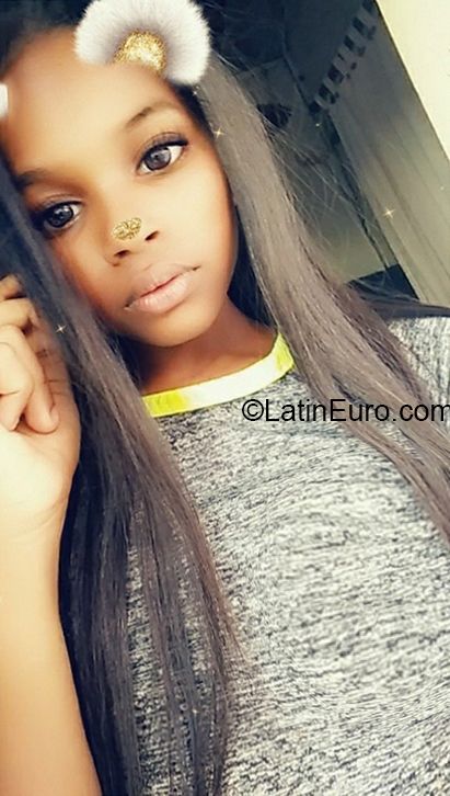 Date this pretty Dominican Republic girl Keicha from Hato Mayor DO37028