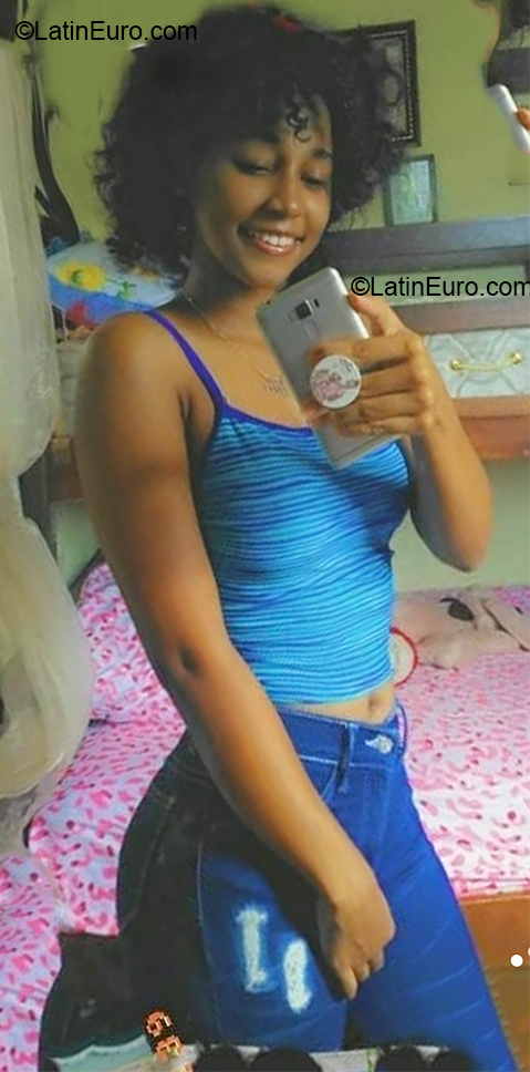 Date this georgeous Dominican Republic girl Smailin from Santo Domingo DO37034