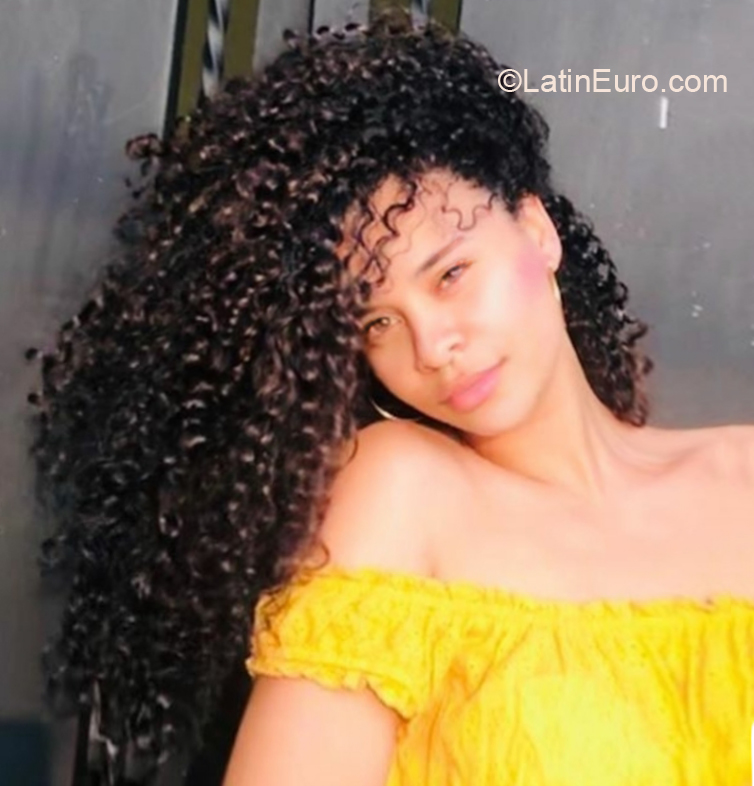 Date this good-looking Dominican Republic girl Nicole from Santiago DO37037