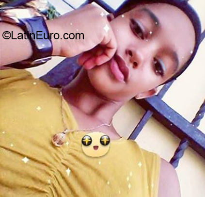 Date this stunning Dominican Republic girl Genesis from Santo Domingo DO37041