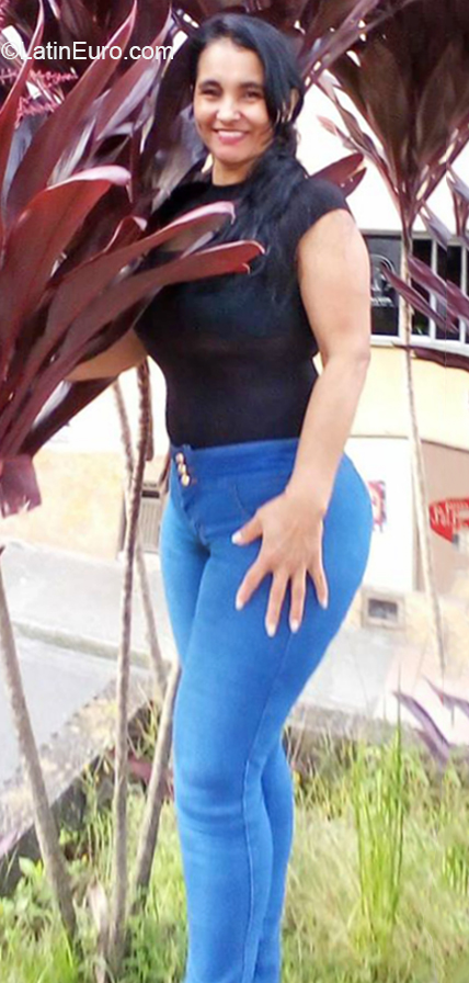 Date this fun Colombia girl Dora from Armenia CO26539