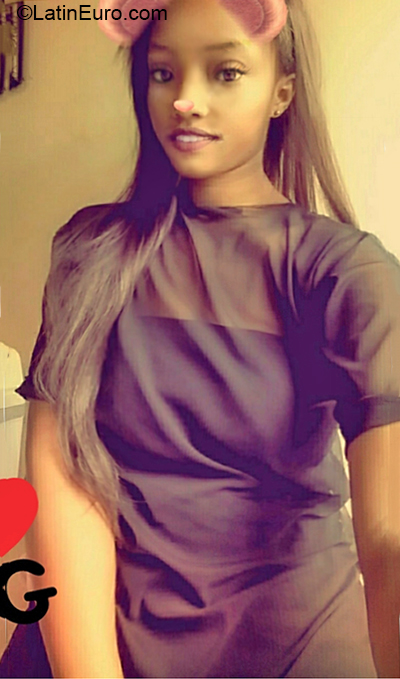Date this happy Dominican Republic girl Ana from Santo Domingo DO37048